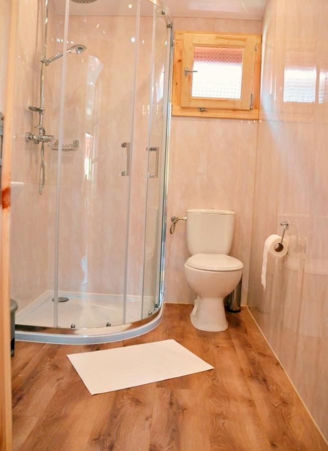Domki Letniskowe Artemi Rowy  Ngoại thất bức ảnh